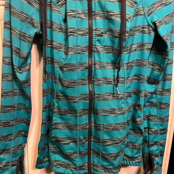 Lukka Hooded Sweashirt Small Womens Long Sleeve Pullover Thumb Holes Casuals - Picture 8 of 9